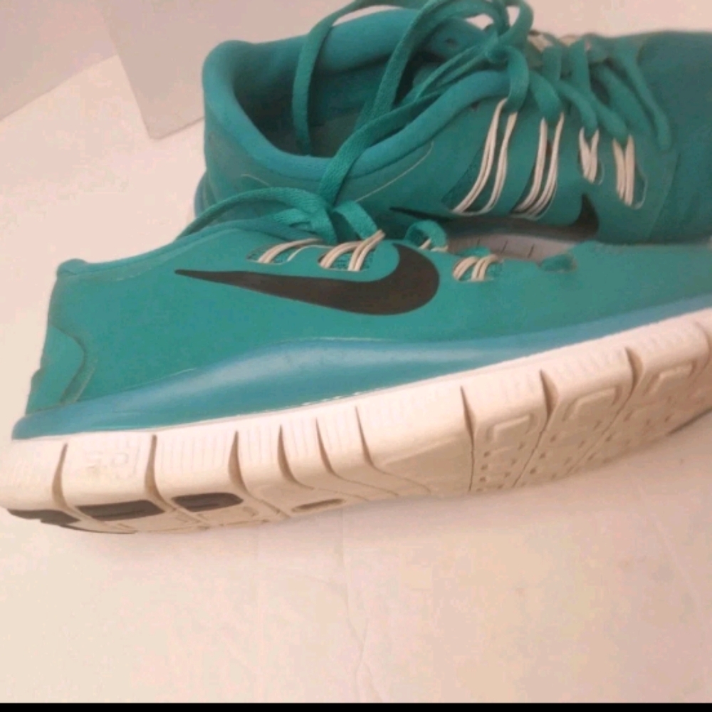 Nike Women's Teal and White Sneakers